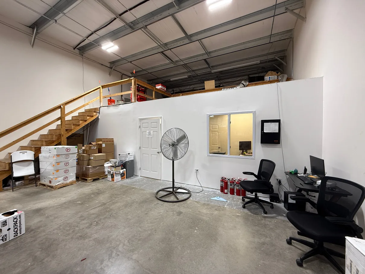 06 Warehouse With Loft Above The Office