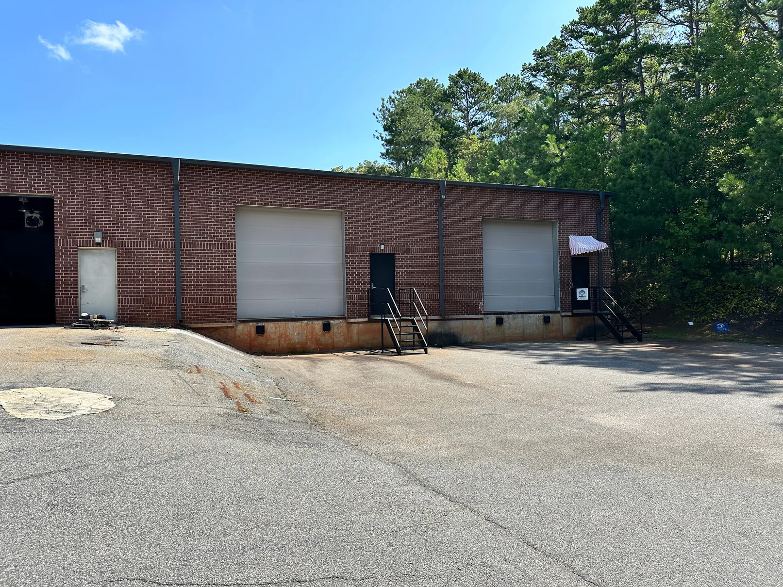 04 Rear Yard And Roll Up Doors Along The Building