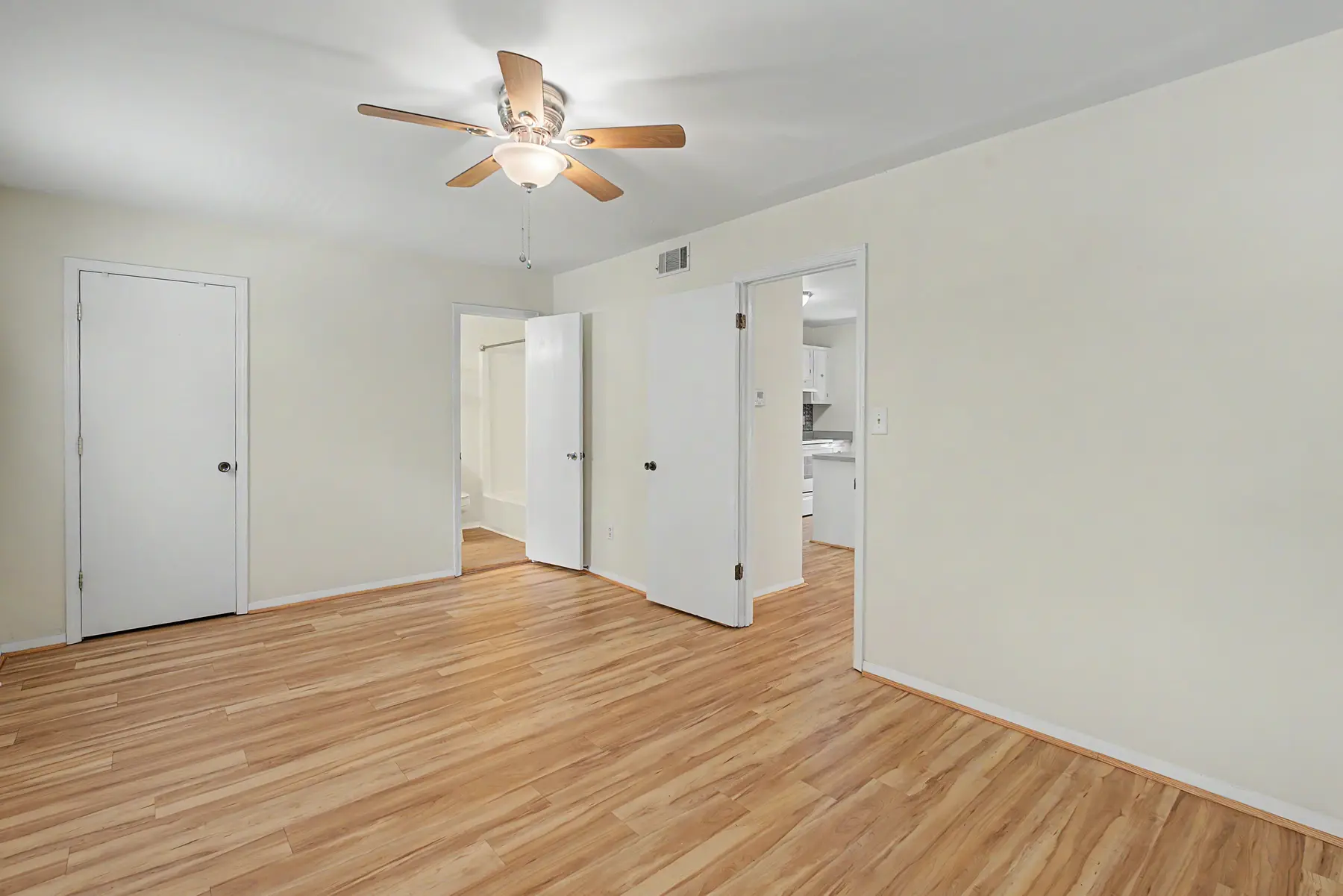 13 Interior Bedroom Closet