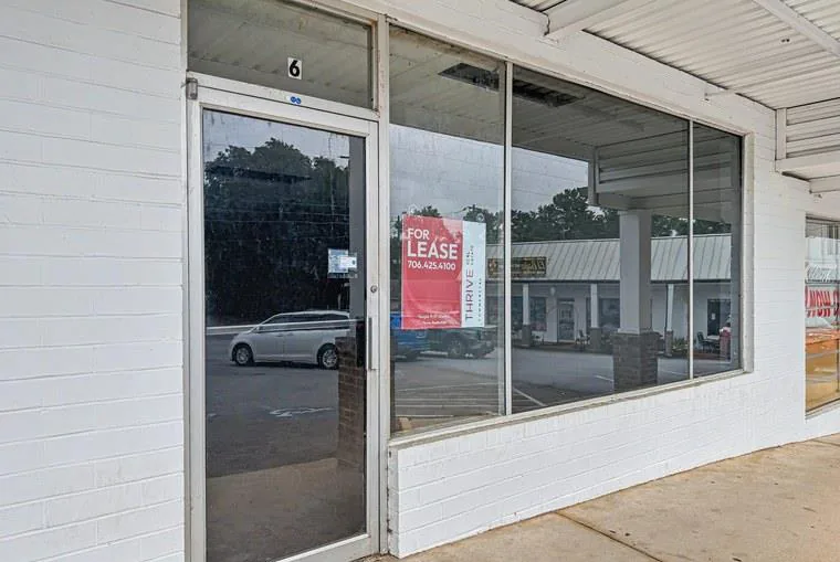 08 Suite 6 Storefront On Hawthorne Avenue