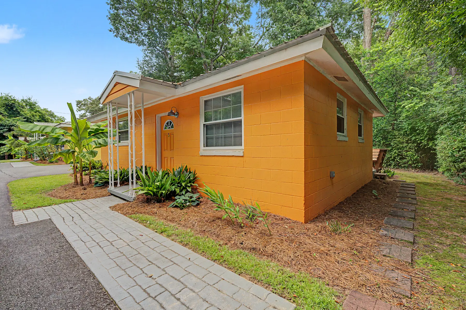 08 Orange Cottage Entry
