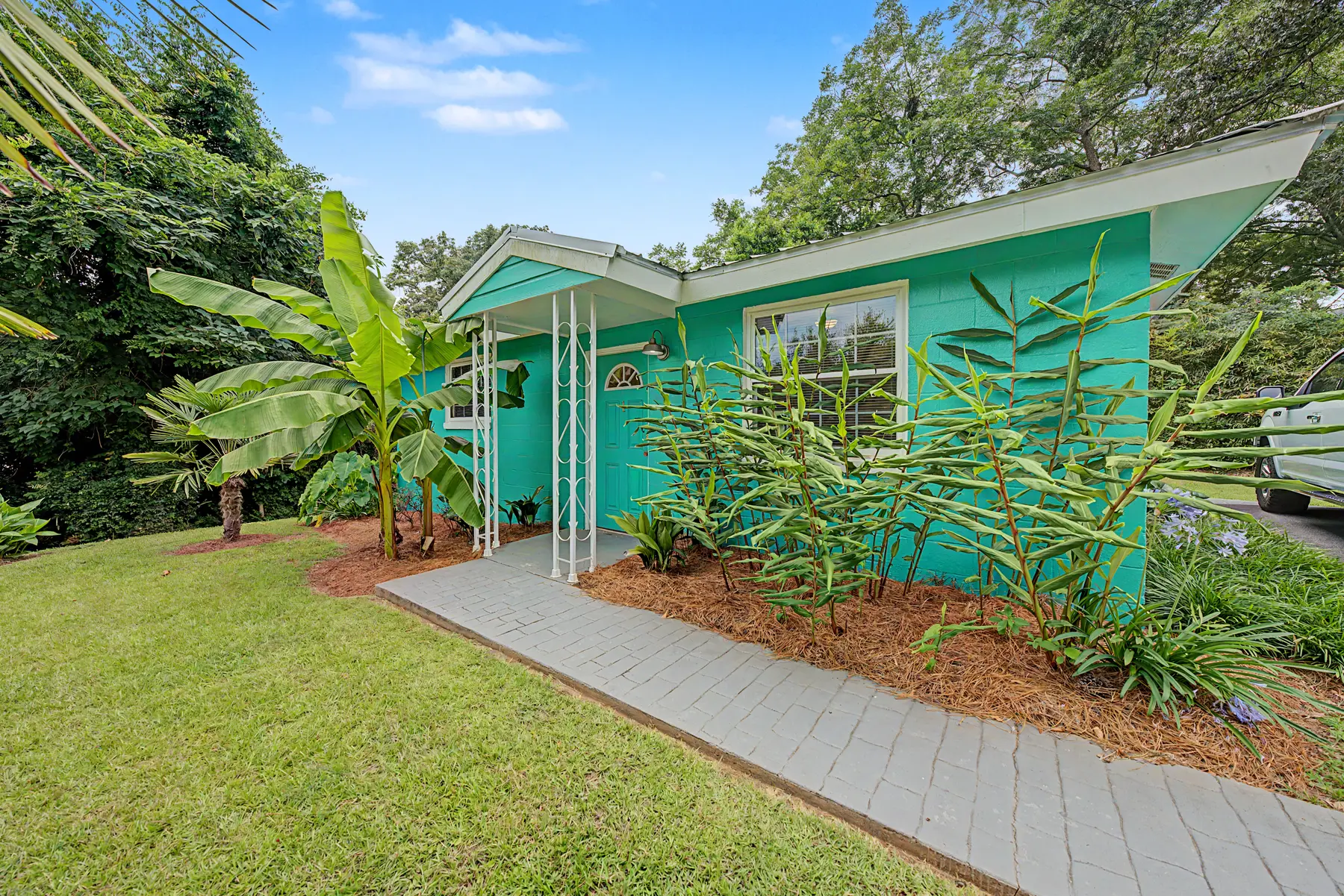 03 Teal Cottage Front