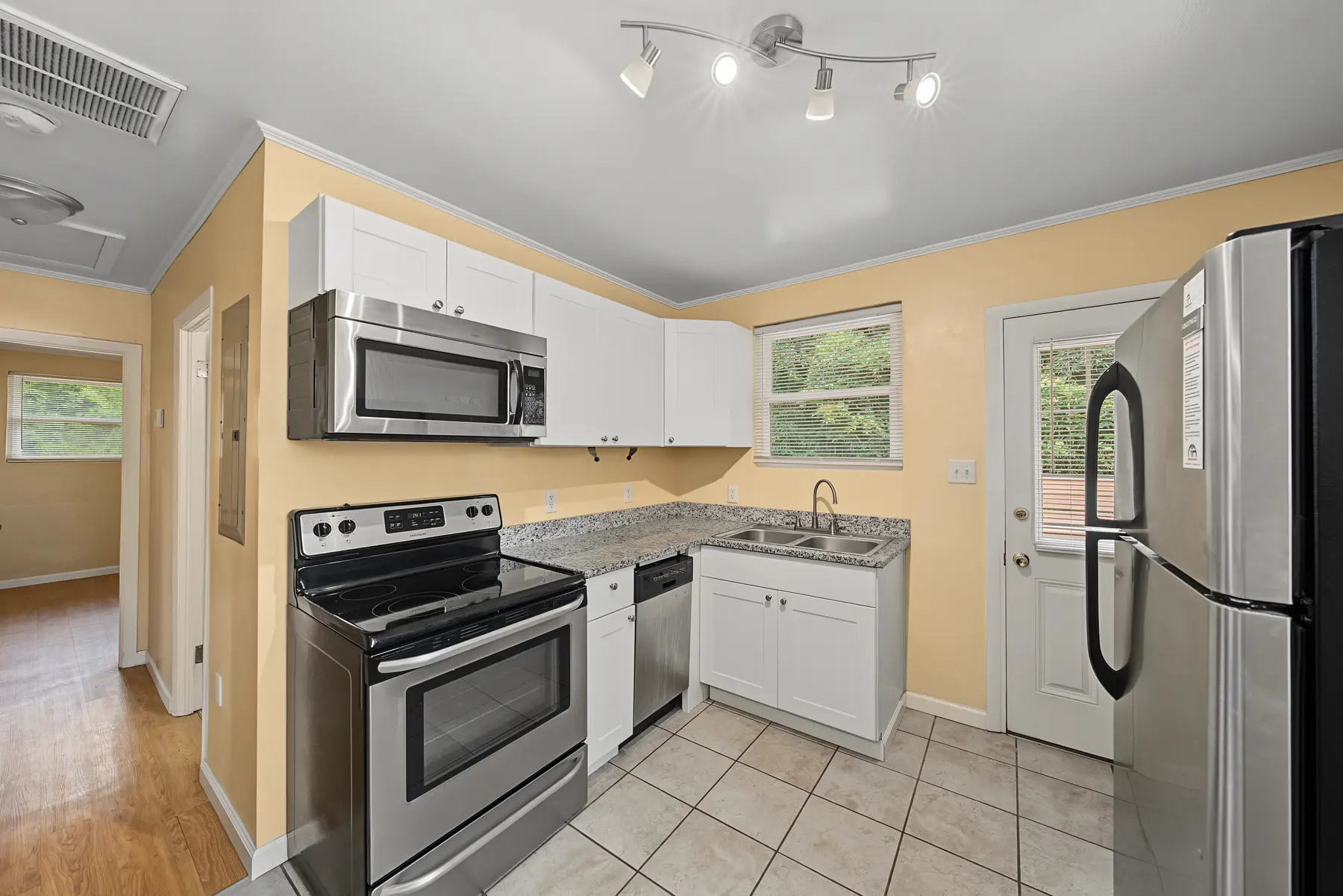 10 Kitchen Stainless Granite