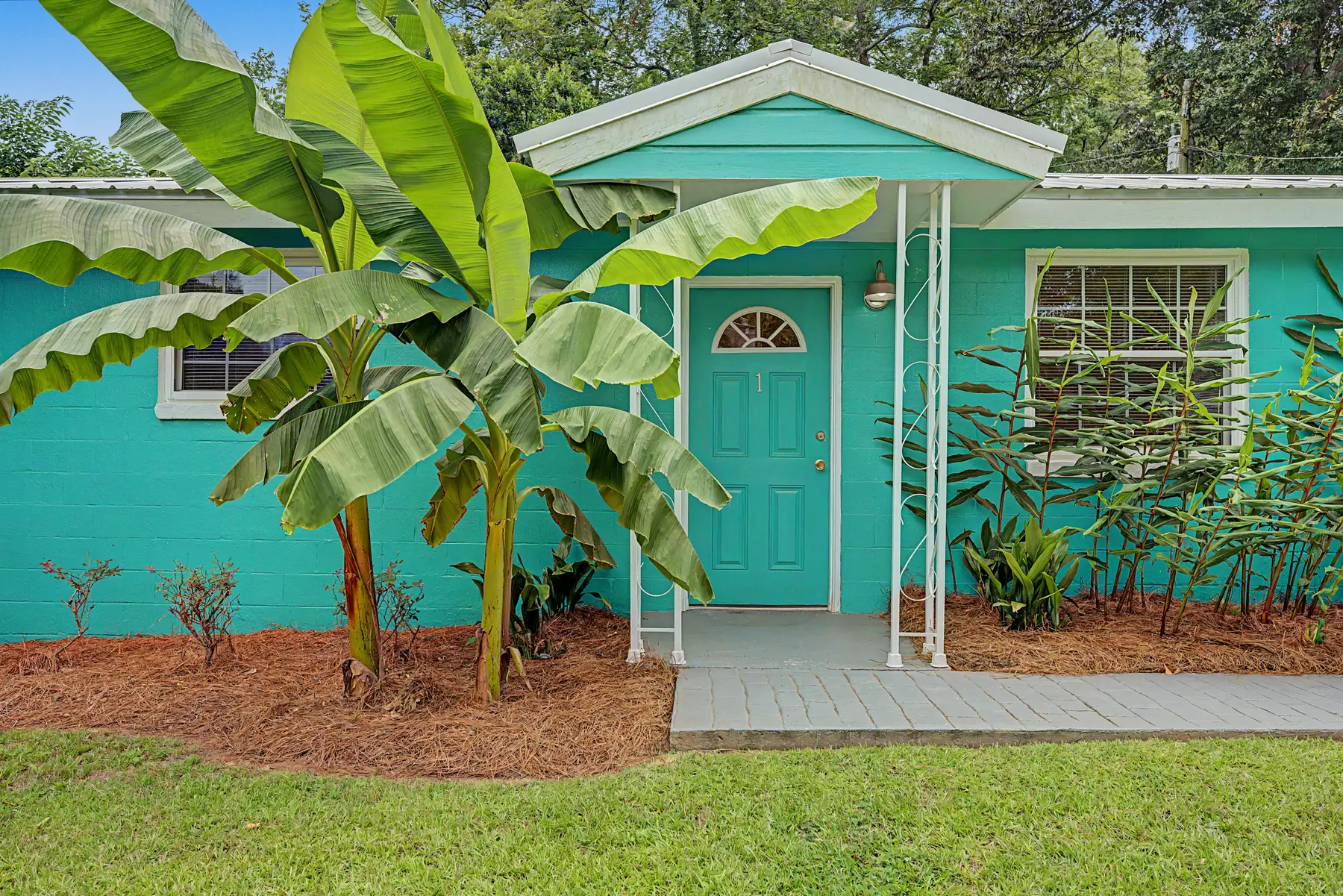 04 Teal Cottage Entry