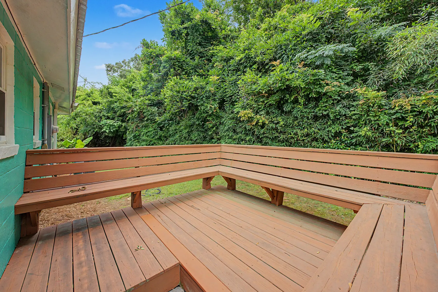 18 Deck With Built In Seating