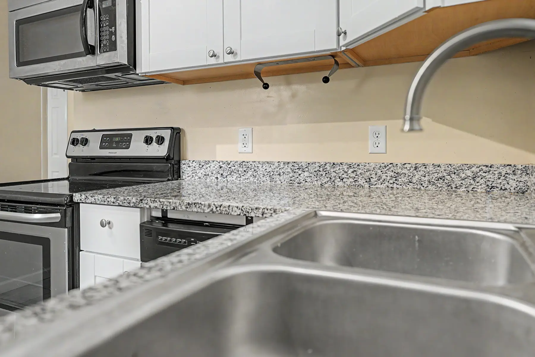 12 Kitchen Detail